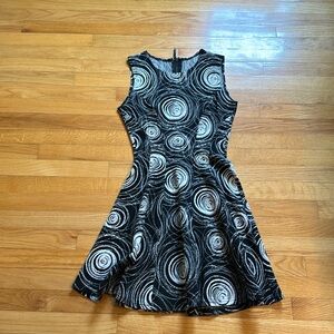 Dress - size S - black and white